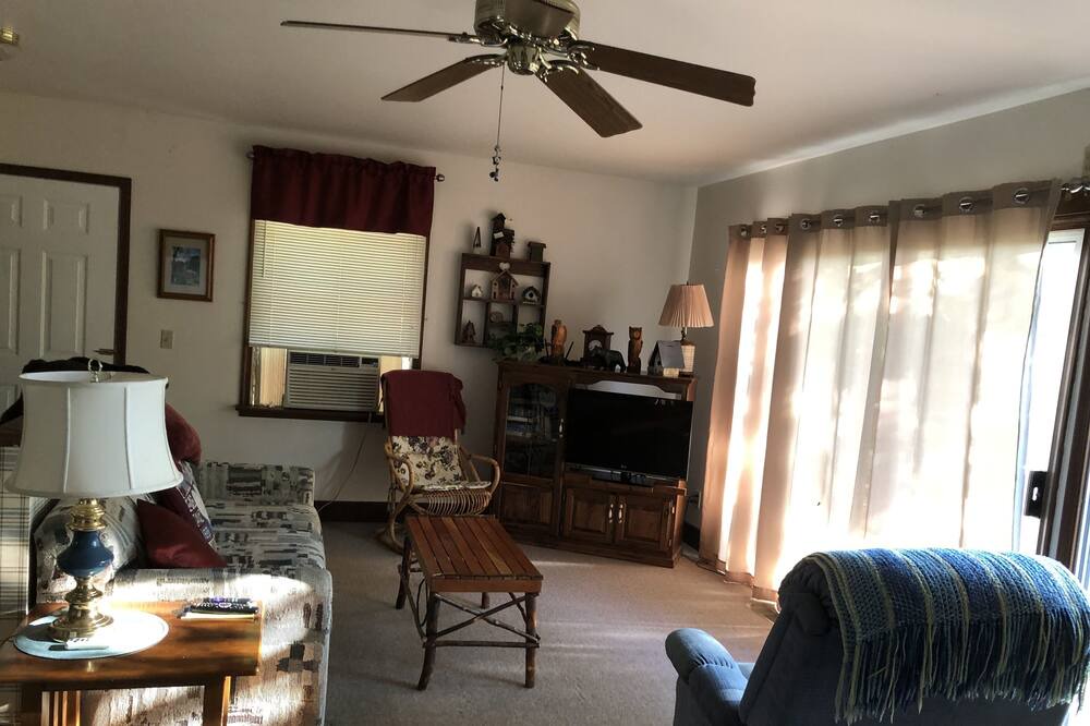 Photo of Livingroom in Mainesburg
