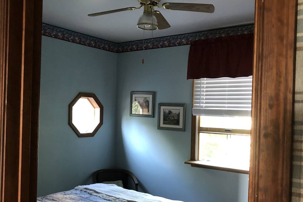 Photo of Bedroom in Mainesburg