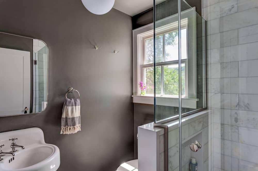 Photo of Bathroom in Lime Rock