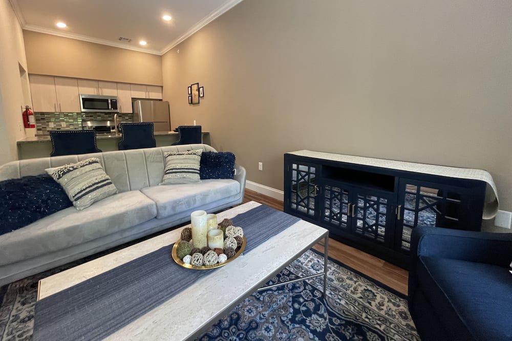 Photo of Livingroom in Matawan