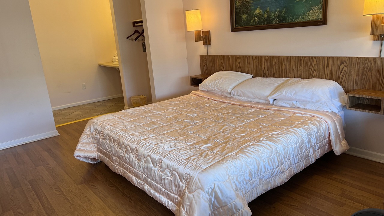 Photo of Bedroom in Delaware Water Gap
