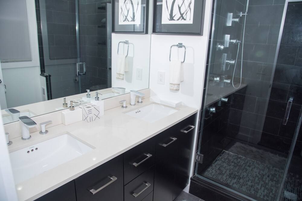 Photo of Bathroom in Elizabeth