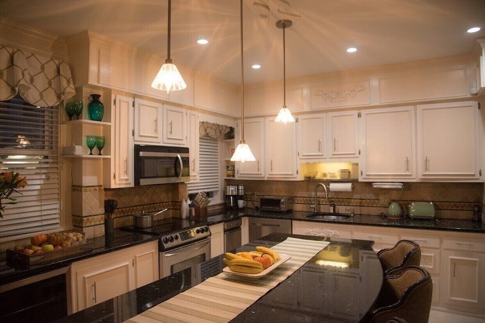 Photo of Kitchen in Elizabeth