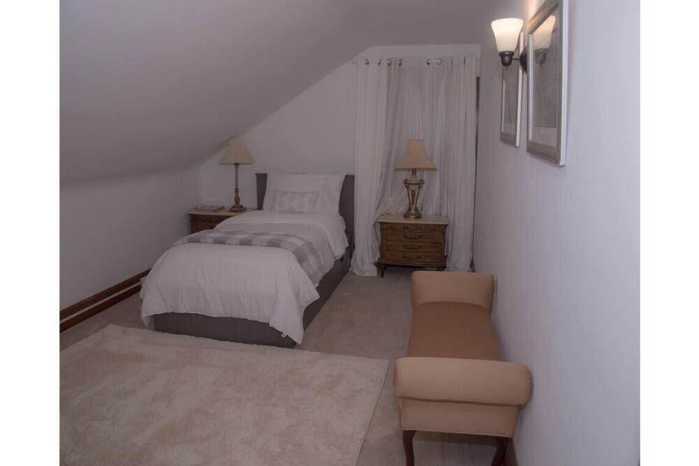 Photo of Bedroom in Elizabeth