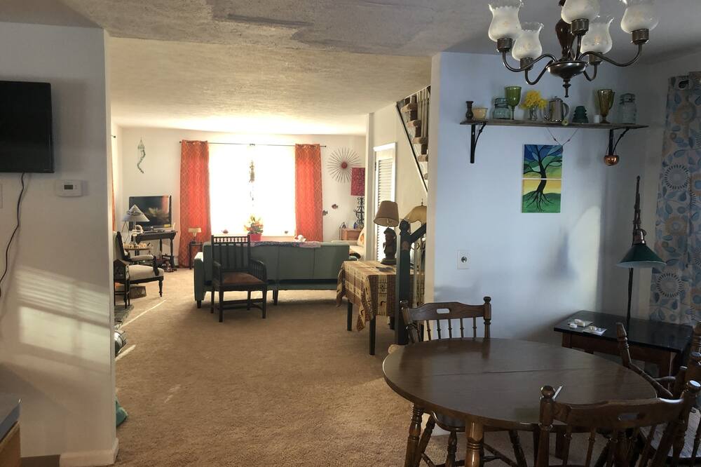 Photo of Livingroom in Warren