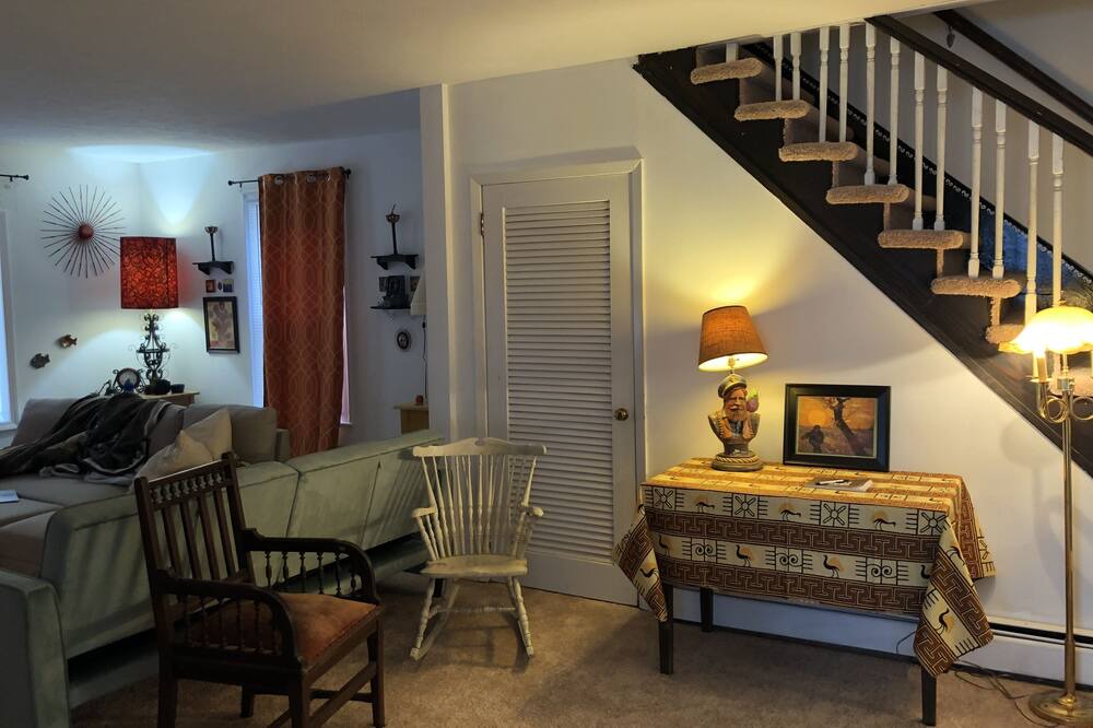 Photo of Livingroom in Warren