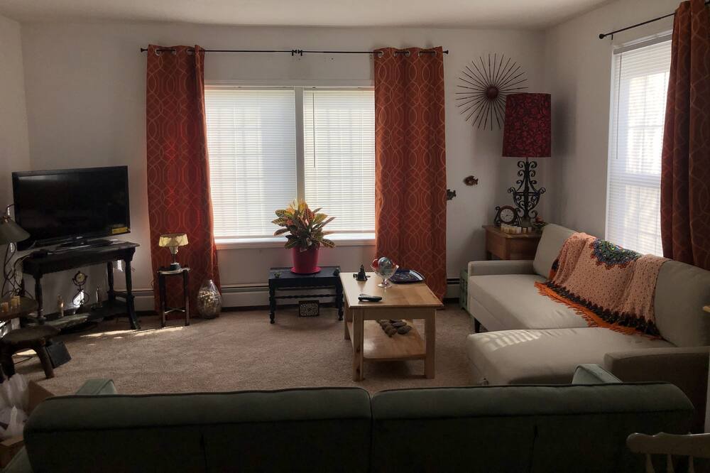 Photo of Livingroom in Warren
