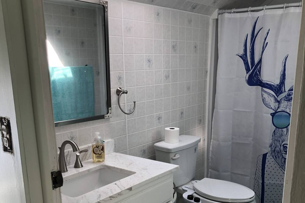 Photo of Bathroom in Warren
