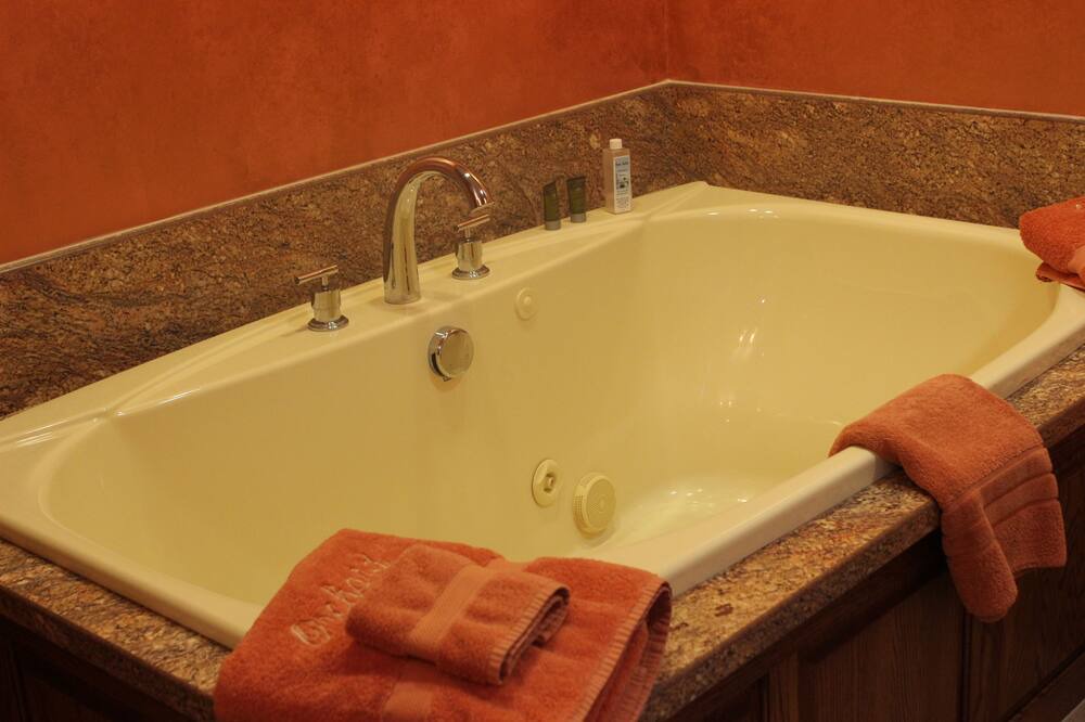 Photo of Bathroom in Sardis