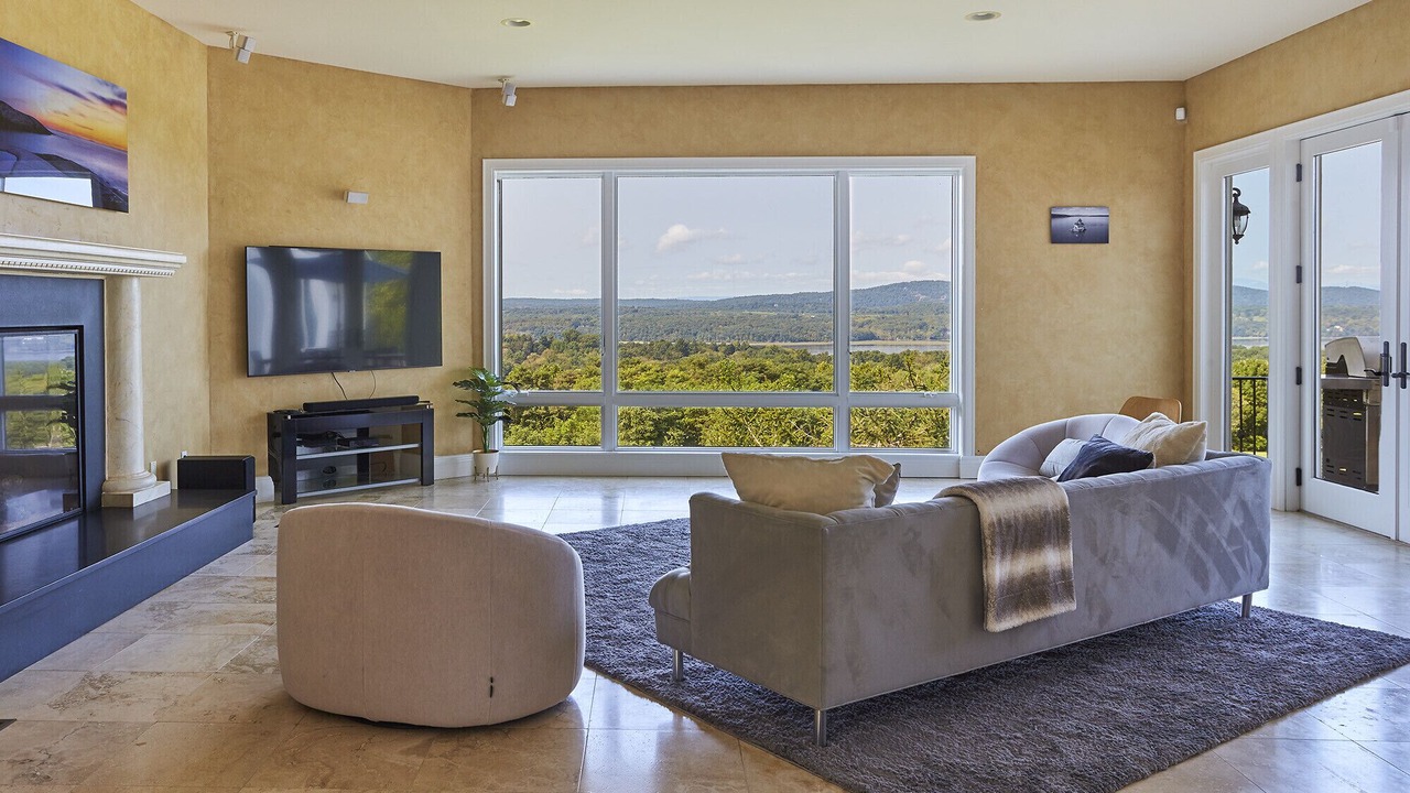 Photo of Livingroom in Staatsburg