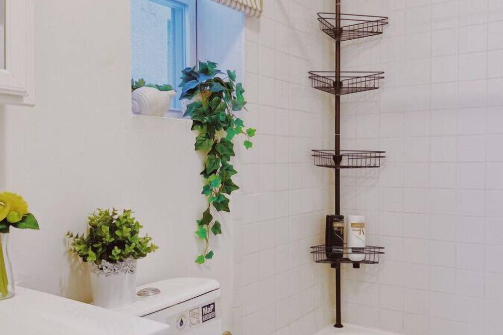 Photo of Bathroom in Graduate Hospital