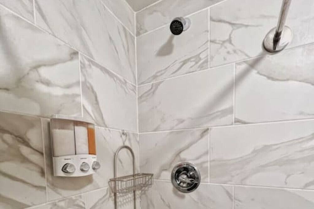 Photo of Bathroom in Graduate Hospital