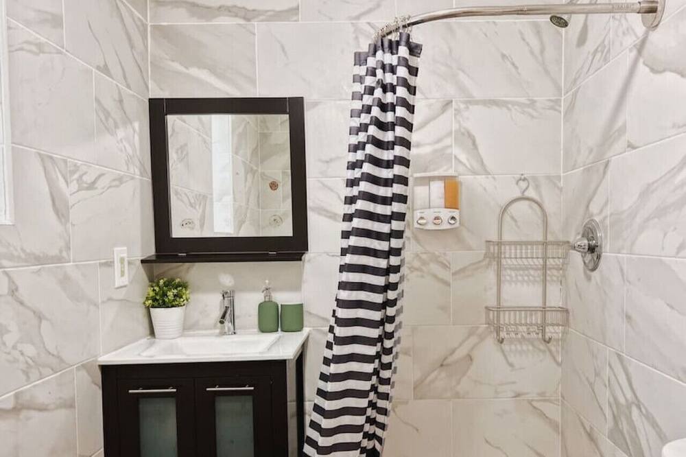 Photo of Bathroom in Graduate Hospital