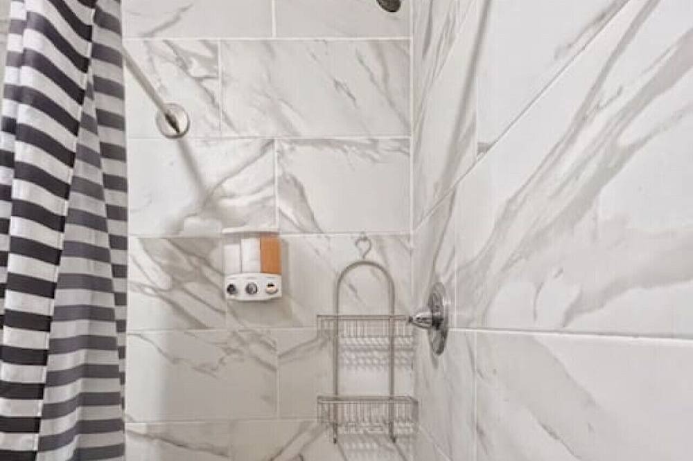 Photo of Bathroom in Graduate Hospital
