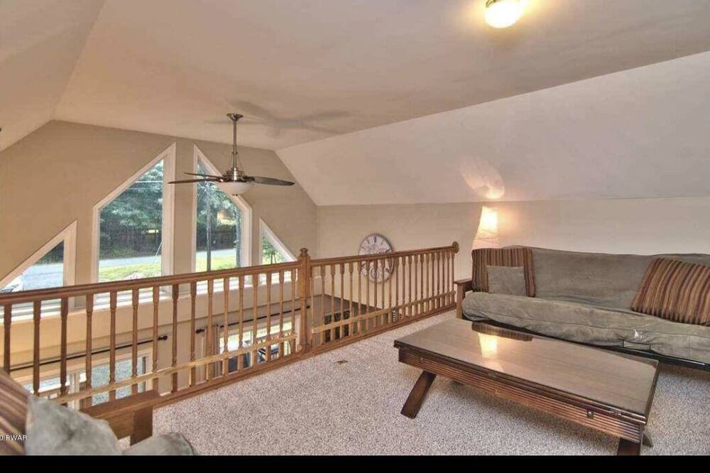 Photo of Livingroom in Lackawaxen
