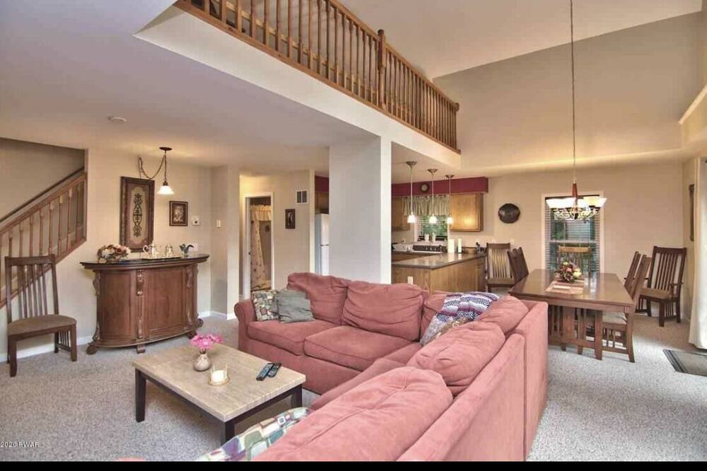 Photo of Livingroom in Lackawaxen