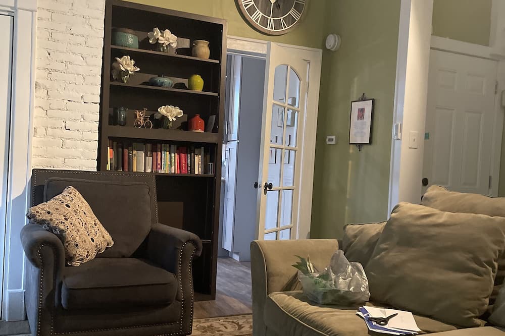 Photo of Livingroom in Frostburg