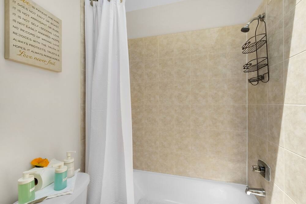 Photo of Bathroom in Graduate Hospital
