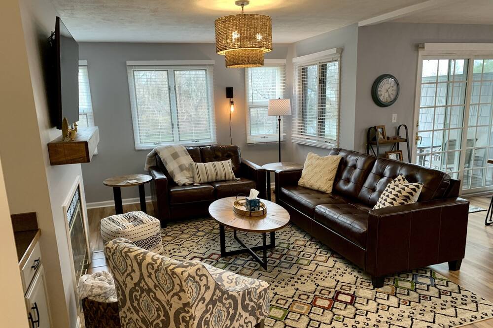 Photo of Livingroom in Kelleys Island