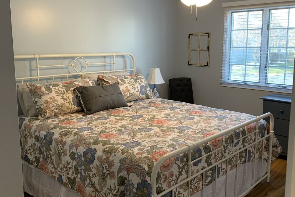 Photo of Bedroom in Kelleys Island