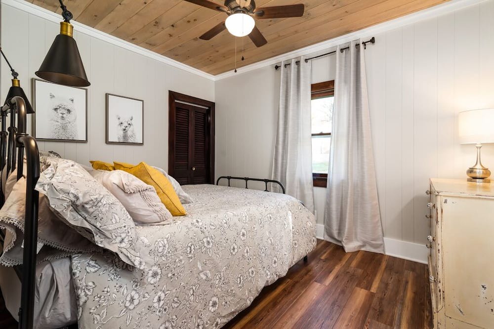 Photo of Bedroom in Gibsonia