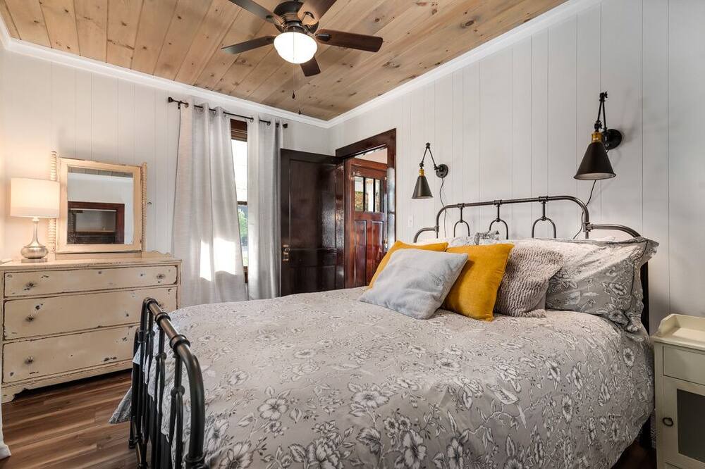 Photo of Bedroom in Gibsonia