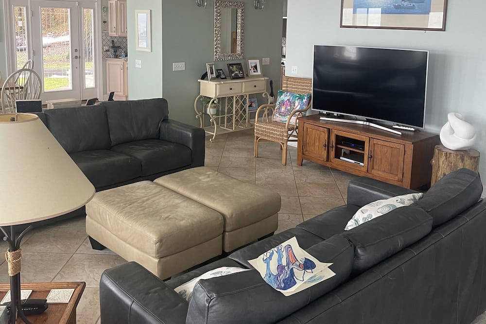 Photo of Livingroom in Erie