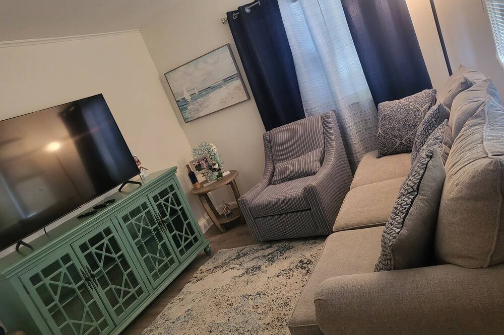 Photo of Livingroom in Bayville
