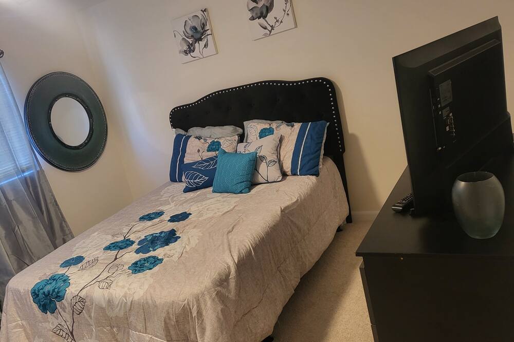 Photo of Bedroom in Bayville