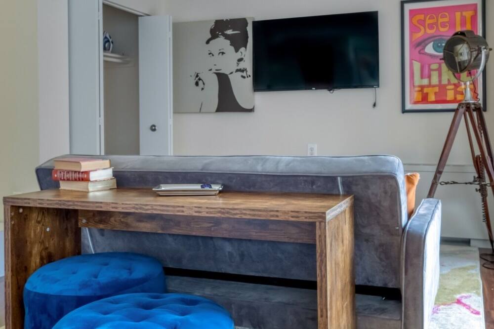 Photo of Livingroom in Crystal City