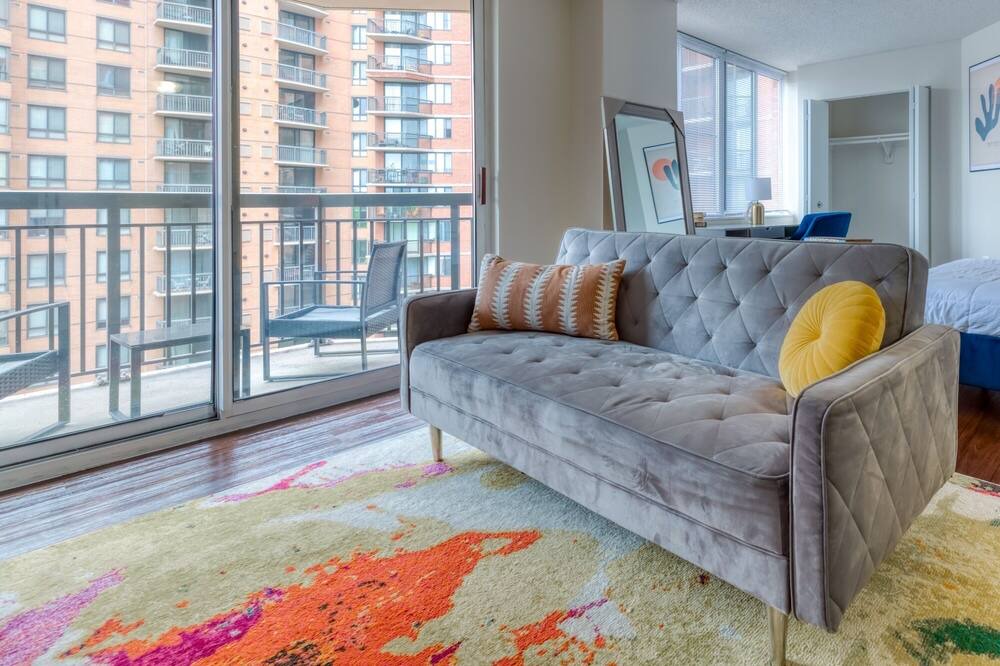 Photo of Livingroom in Crystal City