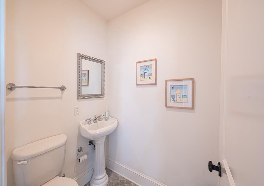 Photo of Bathroom in Admiral Estates