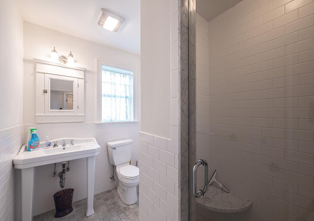 Photo of Bathroom in Admiral Estates