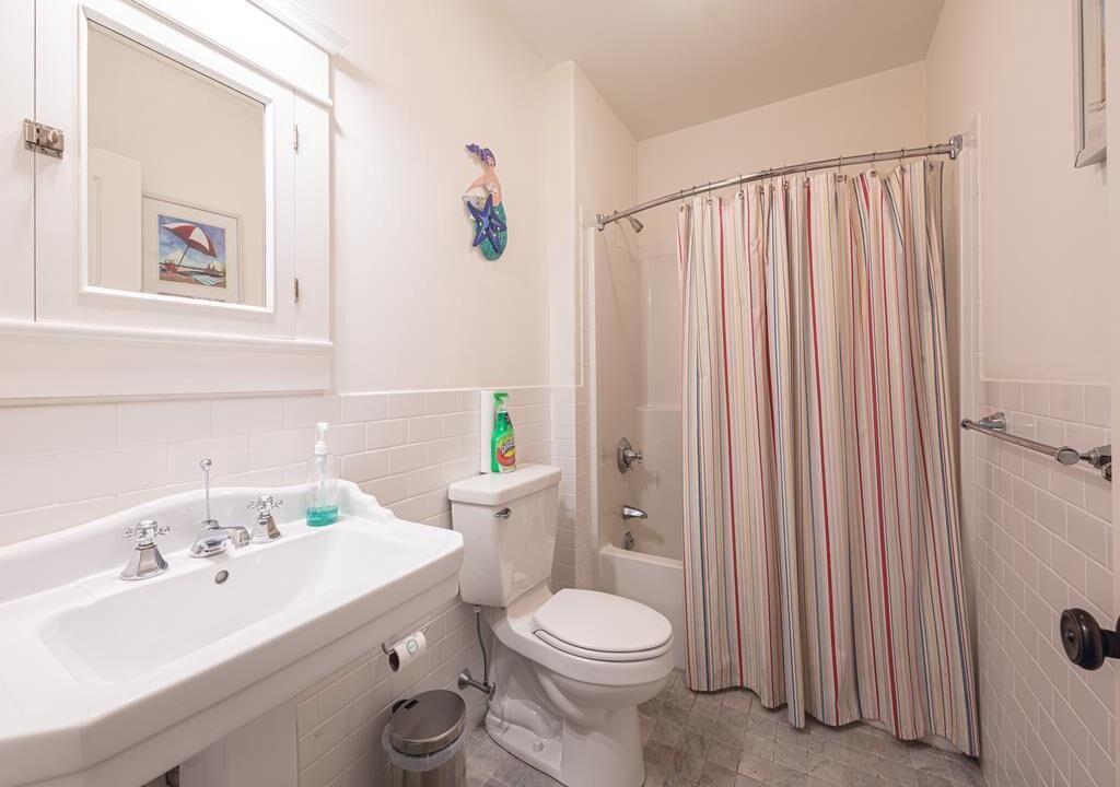 Photo of Bathroom in Admiral Estates