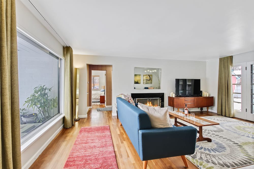 Photo of Livingroom in Franklin - Randolph