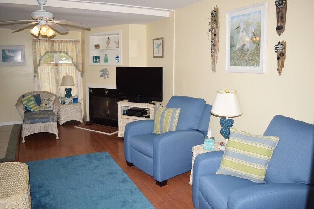 Photo of Livingroom in Dennisville