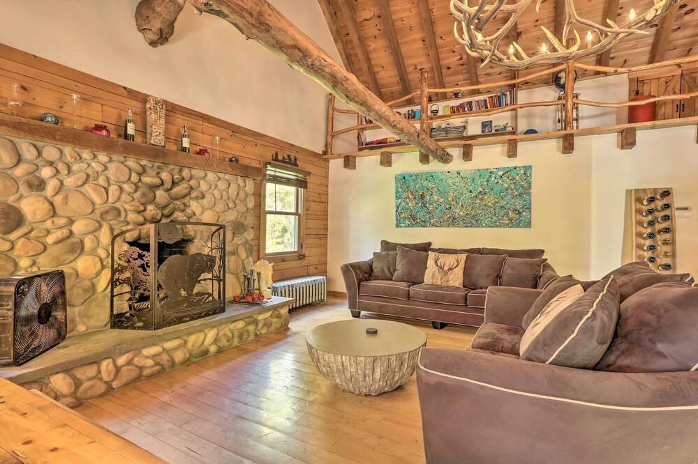 Photo of Livingroom in Town of Colchester