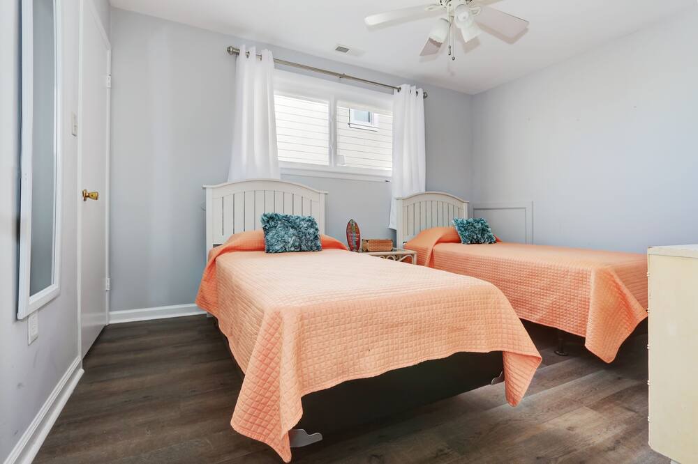Photo of Bedroom in Townsend's Inlet