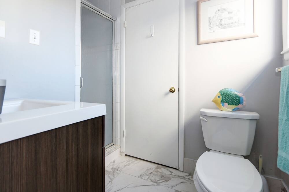 Photo of Bathroom in Townsend's Inlet