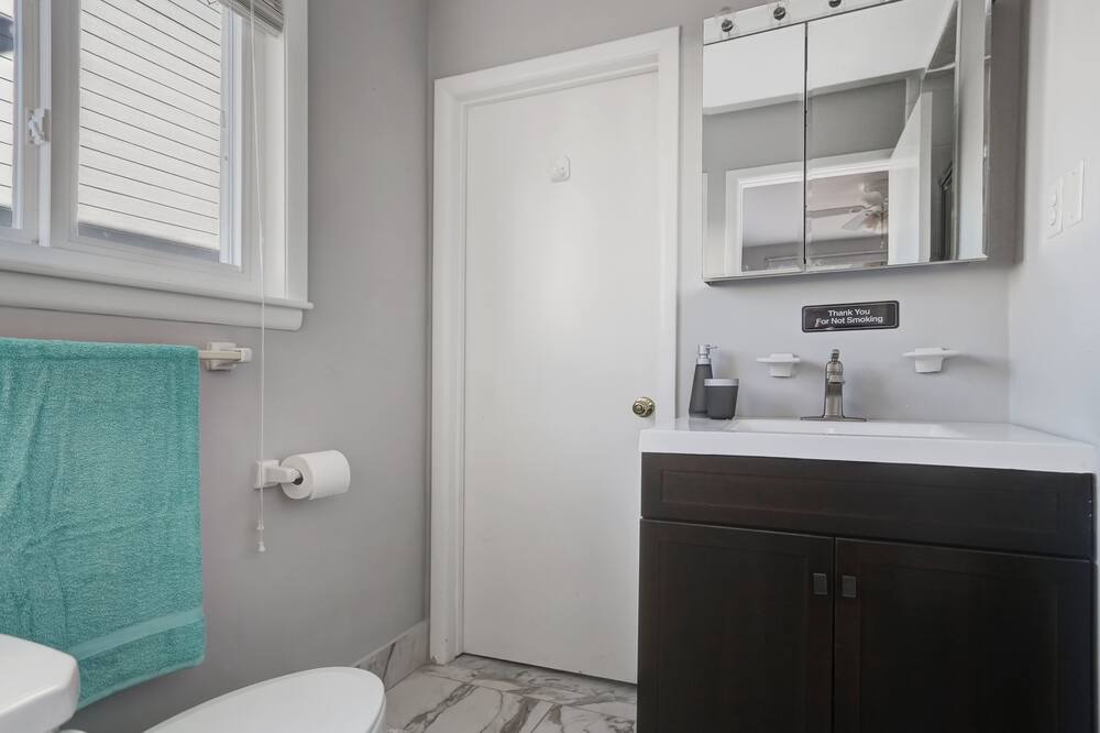 Photo of Bathroom in Townsend's Inlet