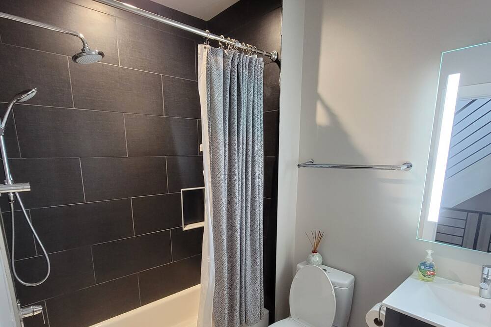Photo of Bathroom in Brewerytown