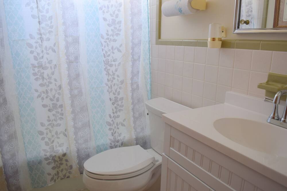 Photo of Bathroom in Townsend's Inlet