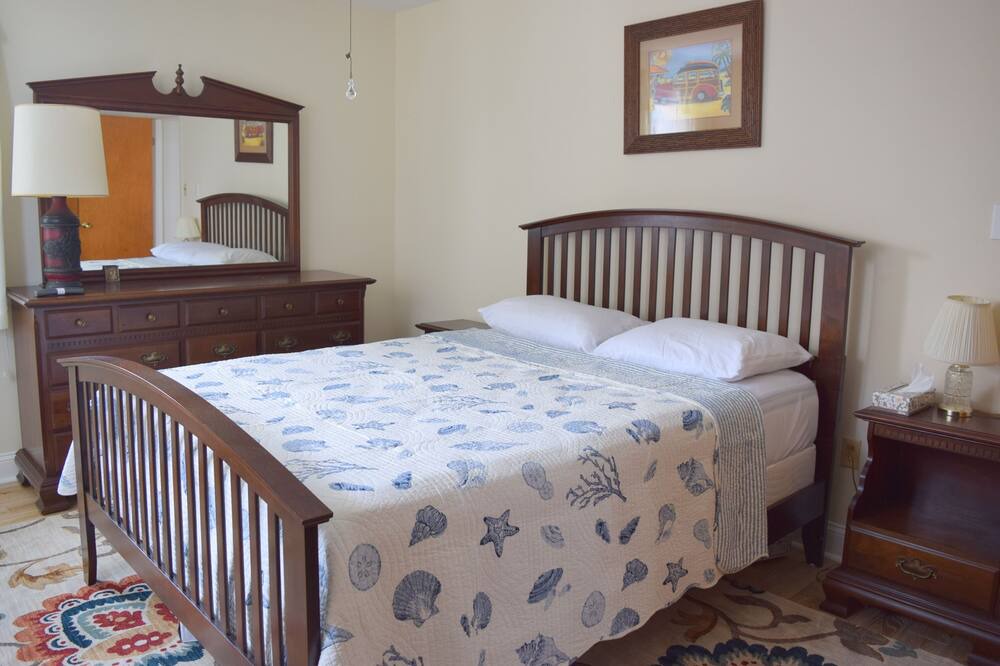 Photo of Bedroom in Townsend's Inlet