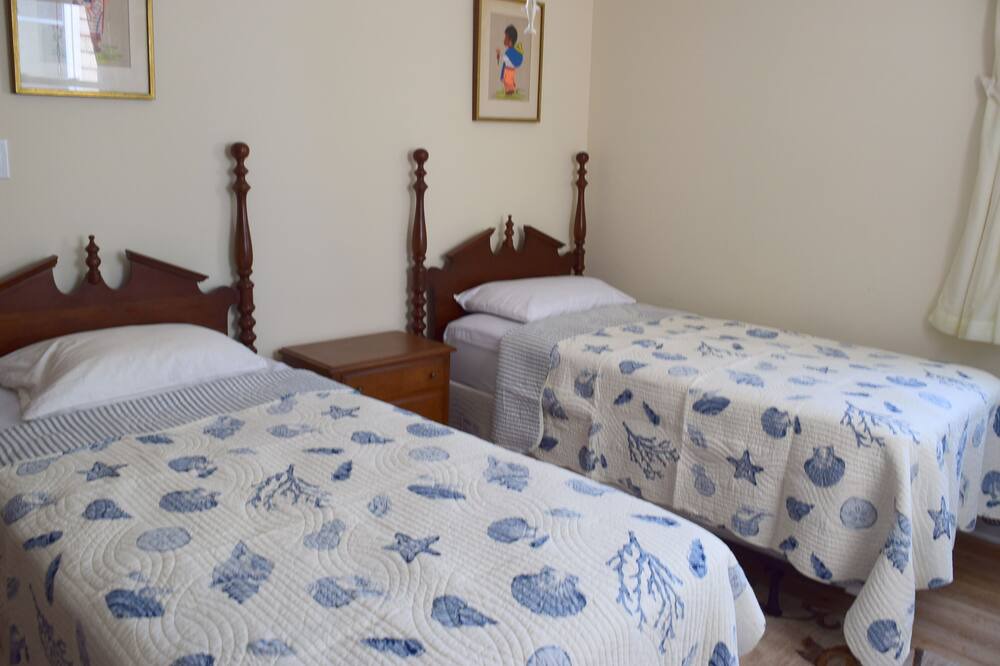 Photo of Bedroom in Townsend's Inlet