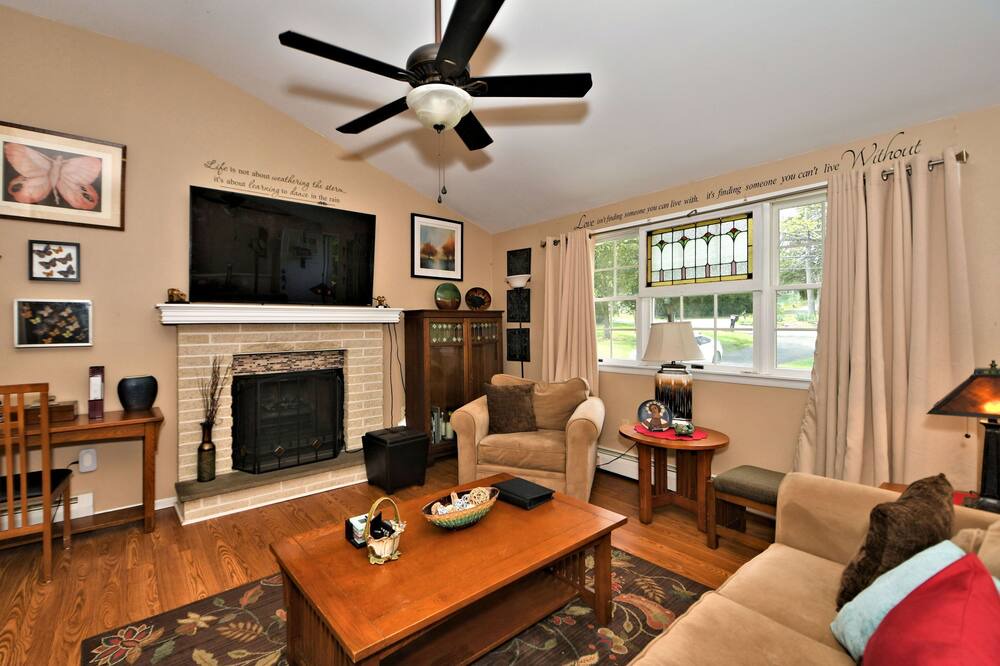 Photo of Livingroom in Spring Mount