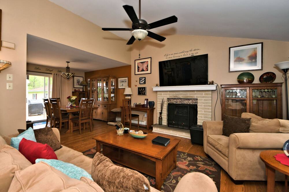 Photo of Livingroom in Spring Mount