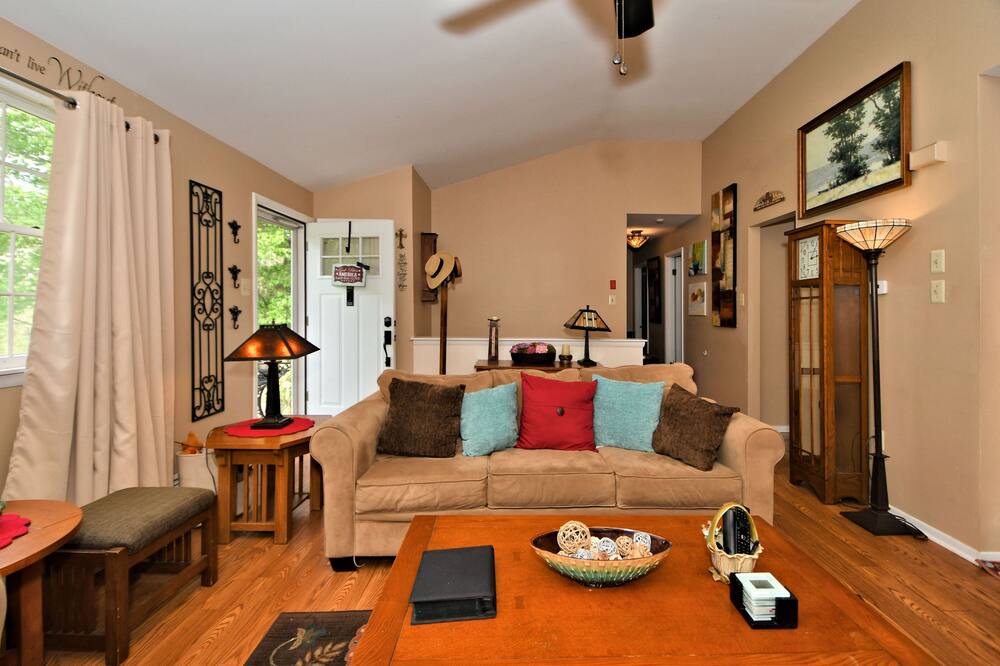 Photo of Livingroom in Spring Mount