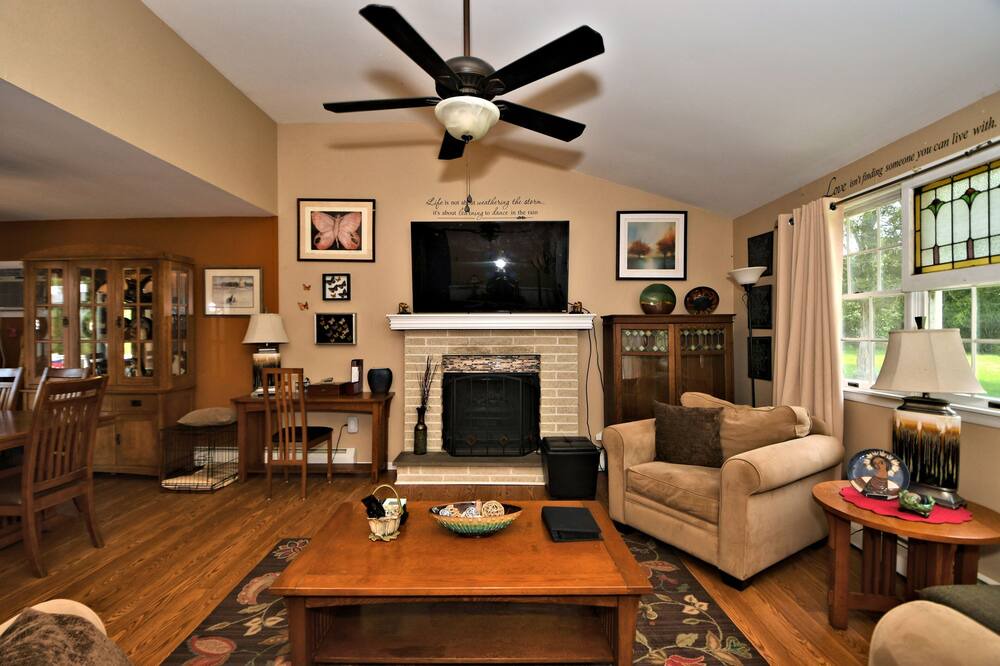 Photo of Livingroom in Spring Mount