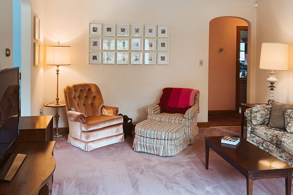 Photo of Livingroom in Paxinos