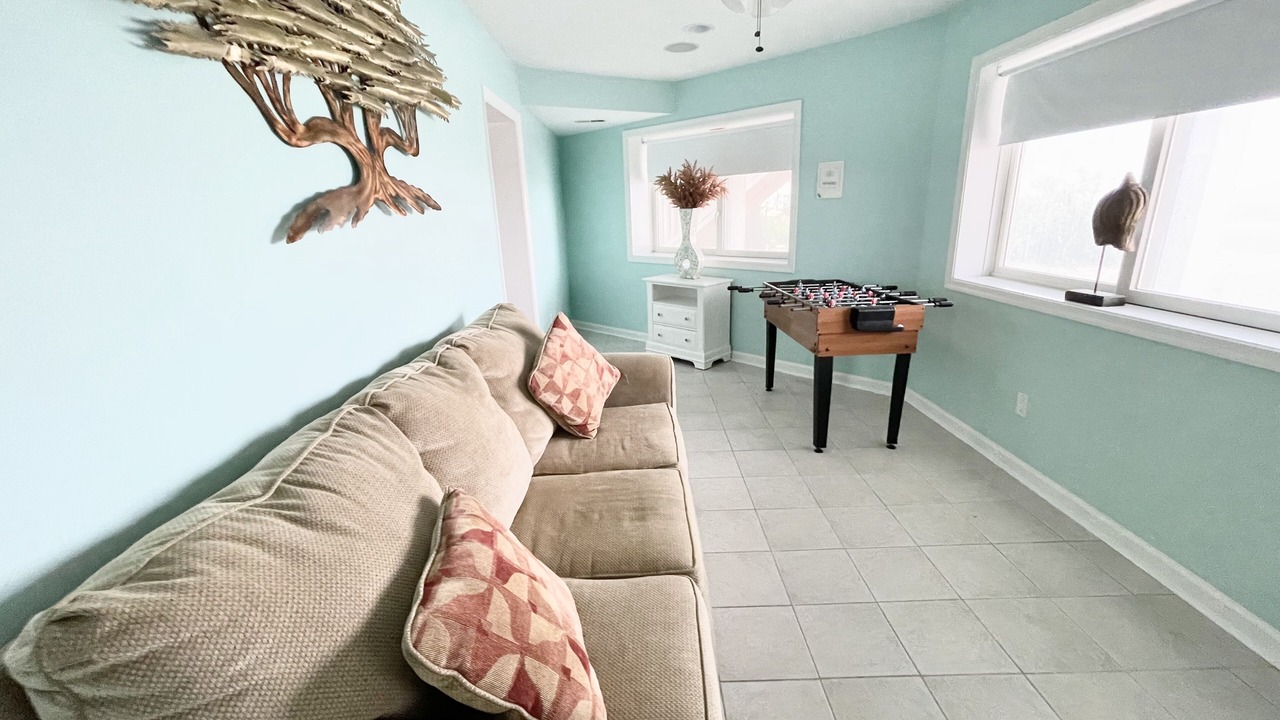 Photo of Livingroom in Town Bank
